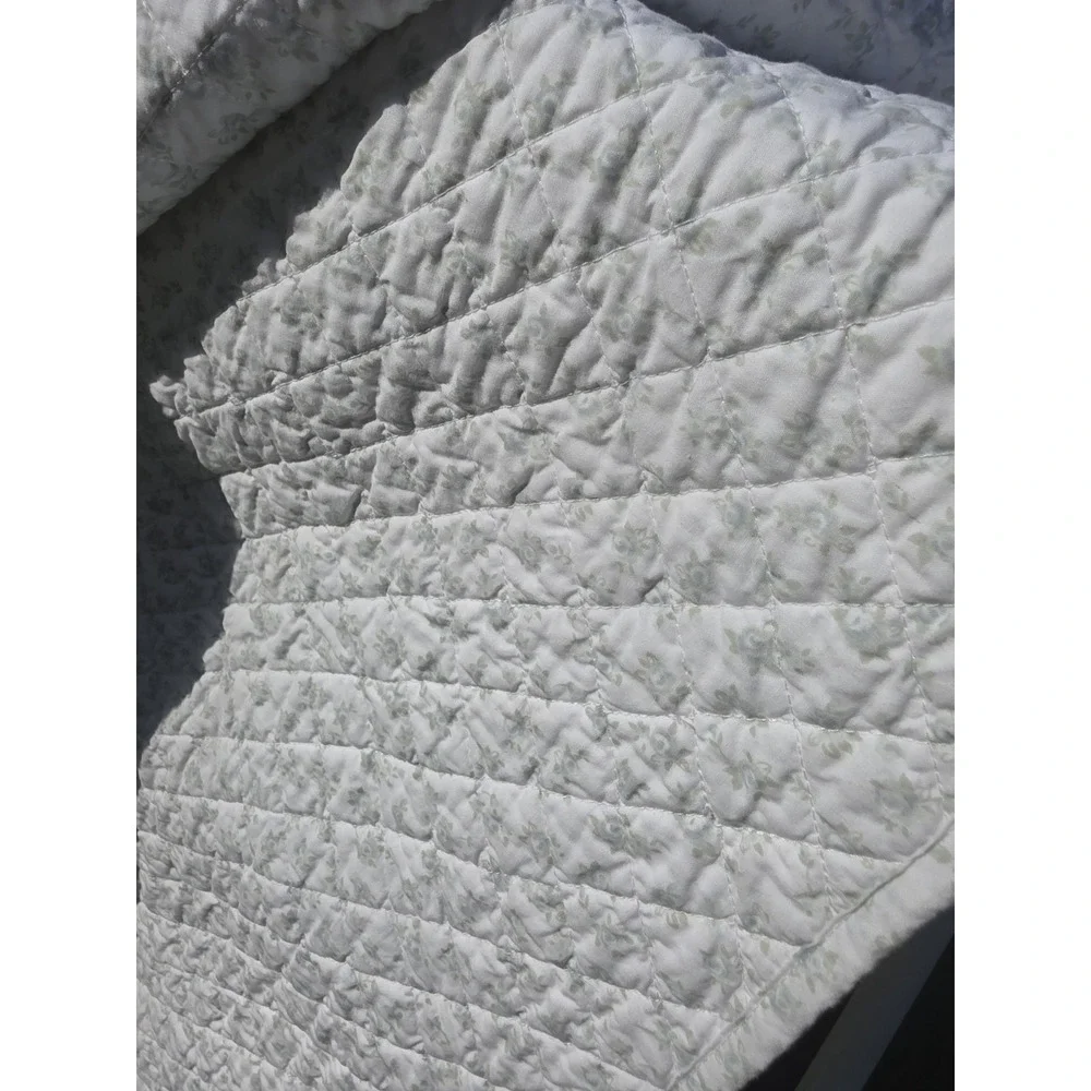 Simply Shabby Chic Queen Quilt Patchwork Roses/Stripes 100% Cotton EUC